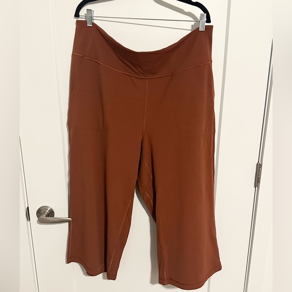 Align super high rise wide leg crop - Picture 5 of 7